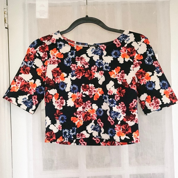 Express Floral Short Sleeve Crop Top - Picture 2 of 3